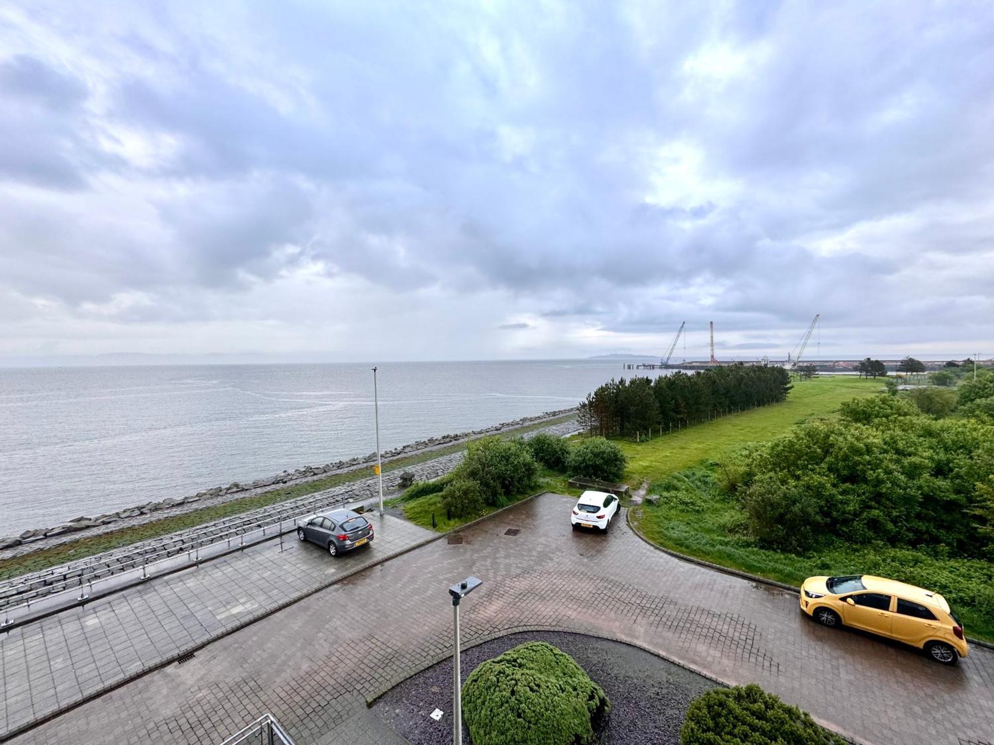 Ocean Park Apartments - Oceanfront - Free Parking And Fast Wifi Edinburgh Exterior photo